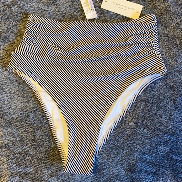 Cupshe High Waist Bikini Bottoms - Picture 2 of 9